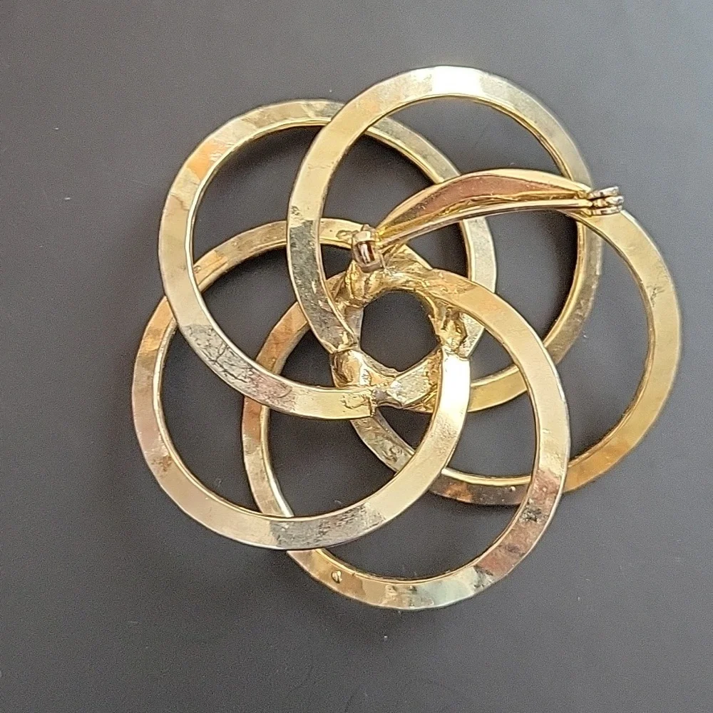 Vintage Etched Gold Tone Interlocking Rings Brooch Pin